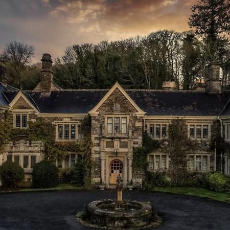 Готель Lewtrenchard Manor Екстер'єр фото