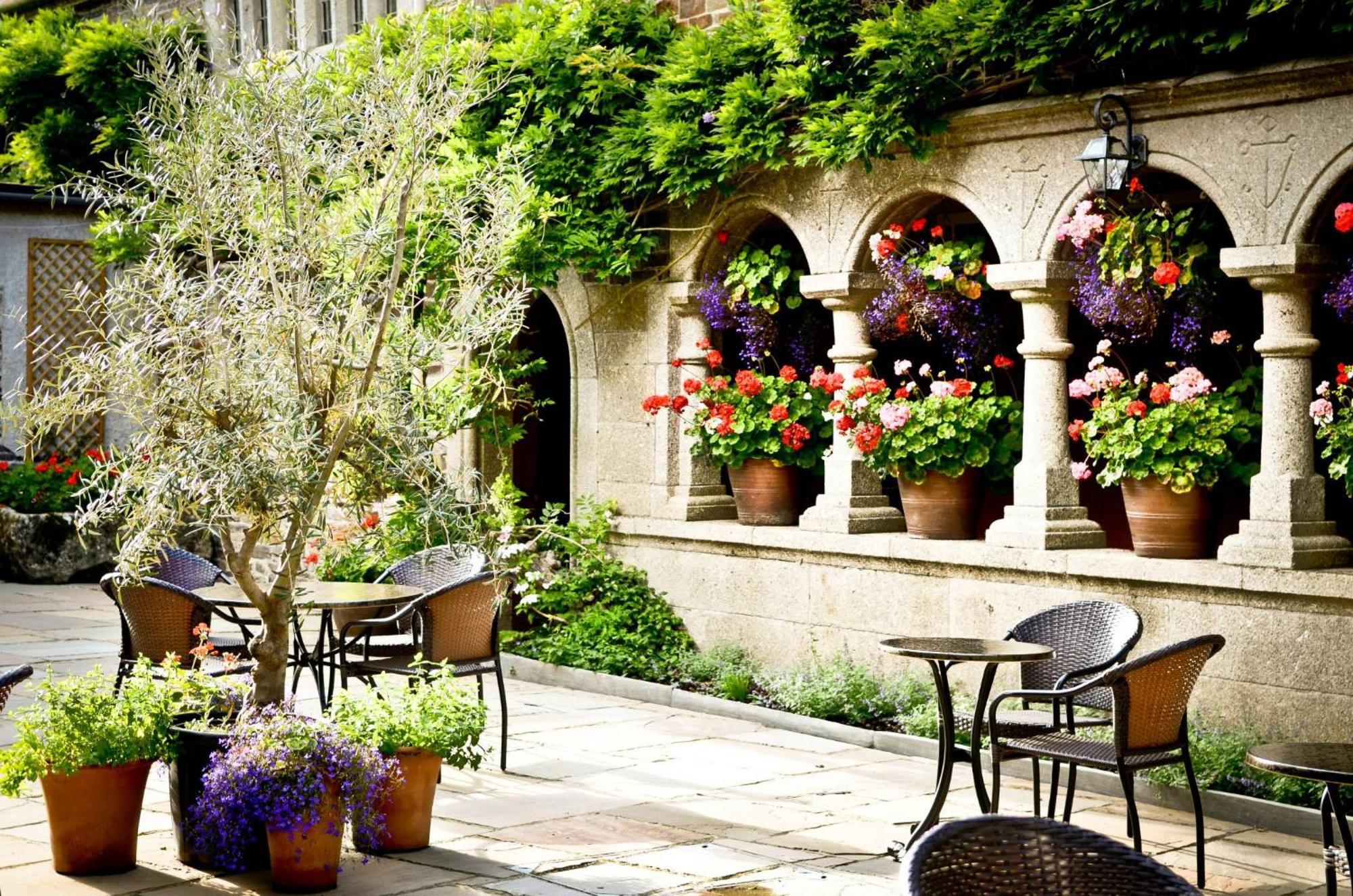 Готель Lewtrenchard Manor Екстер'єр фото