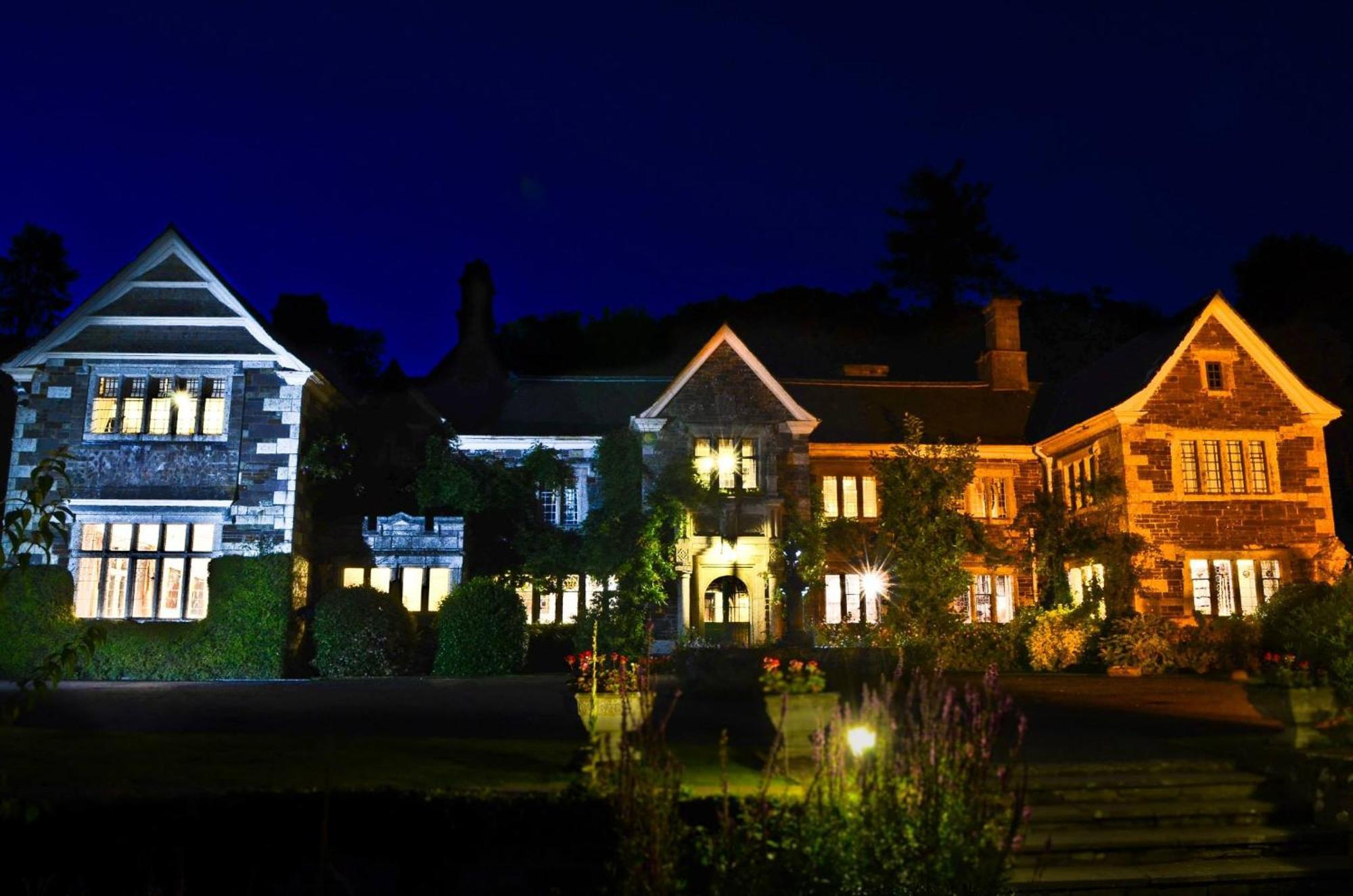Готель Lewtrenchard Manor Екстер'єр фото