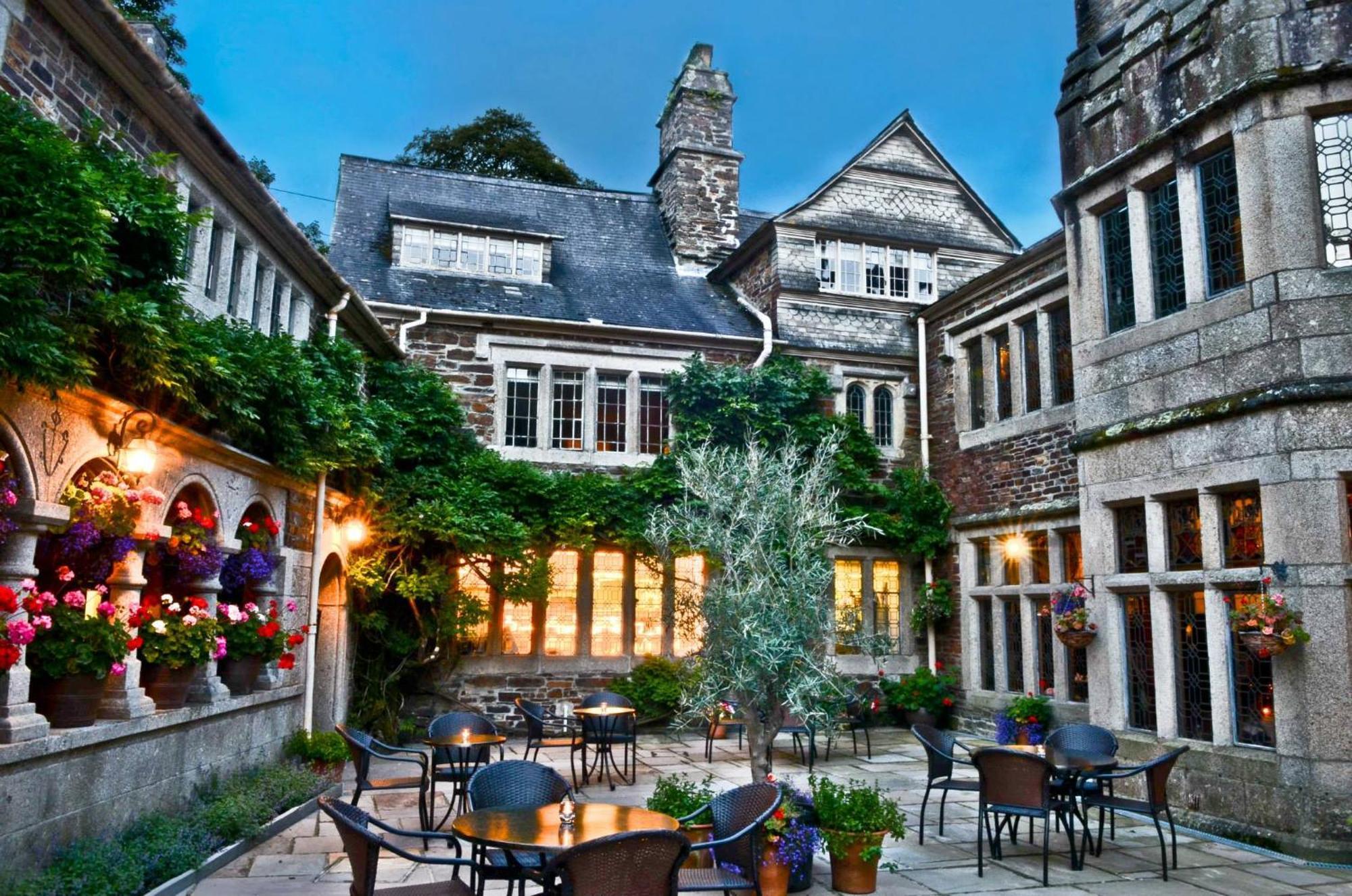 Готель Lewtrenchard Manor Екстер'єр фото